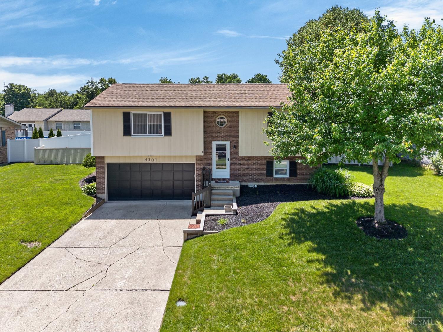 4301 Post Rail Lane Property Photo 2