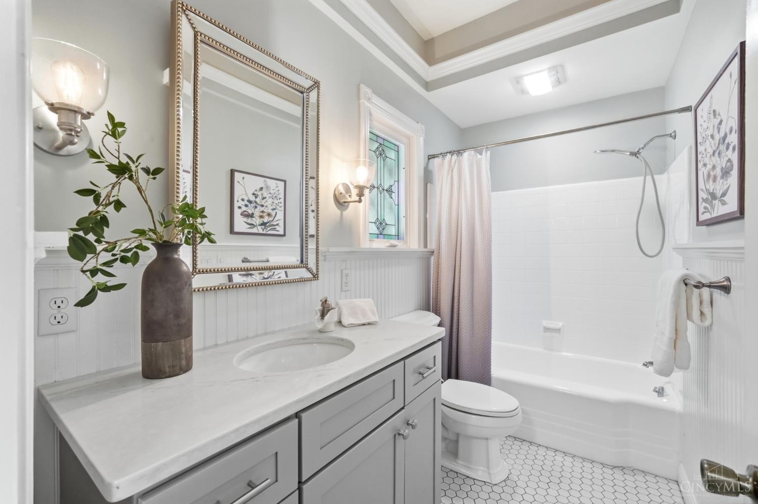 3767 Hyde Park Avenue Property Photo 10