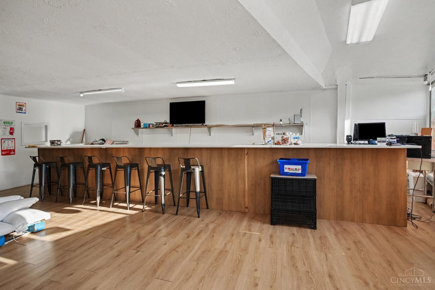 8611 Reading Road Property Photo 6