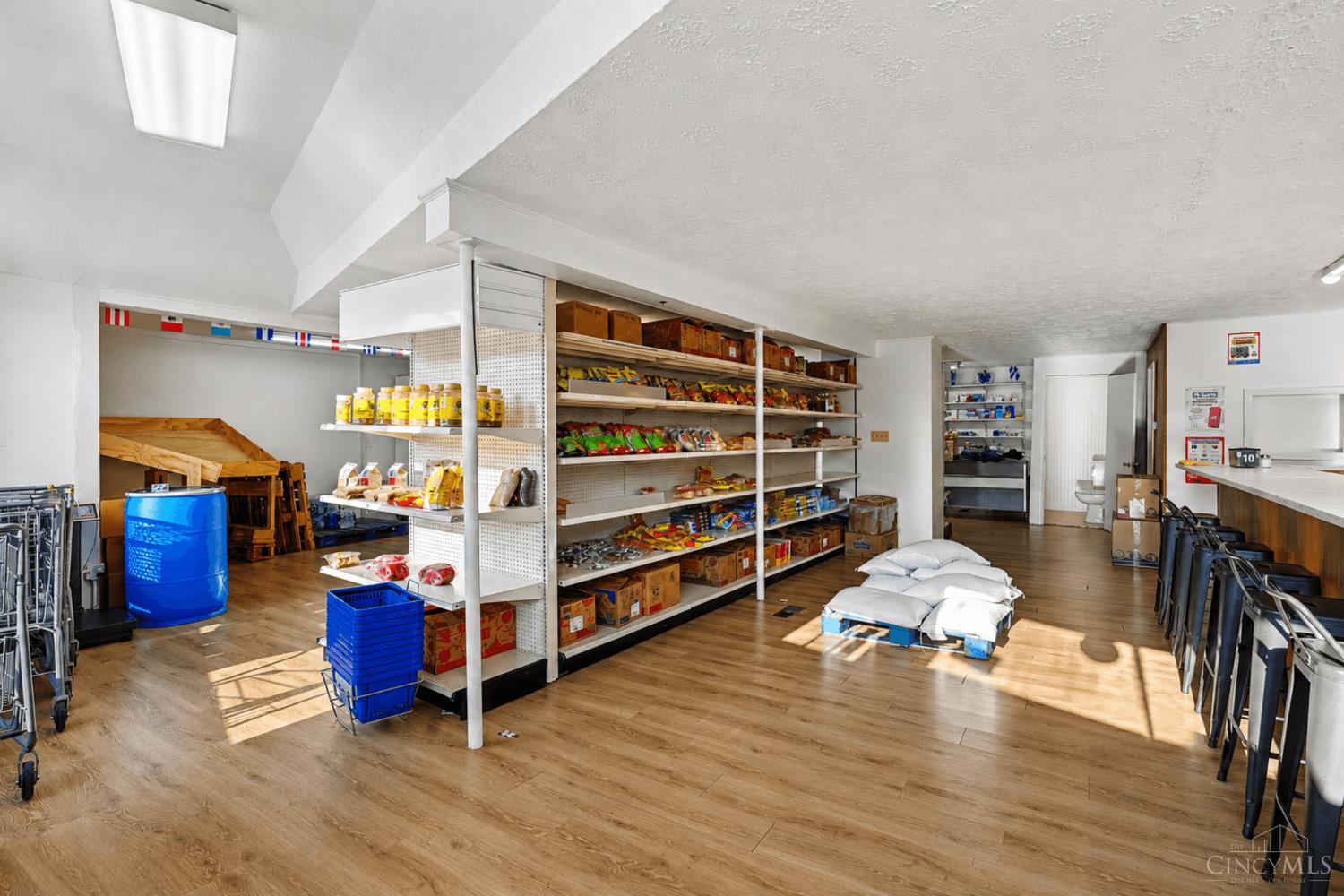 8611 Reading Road Property Photo 7