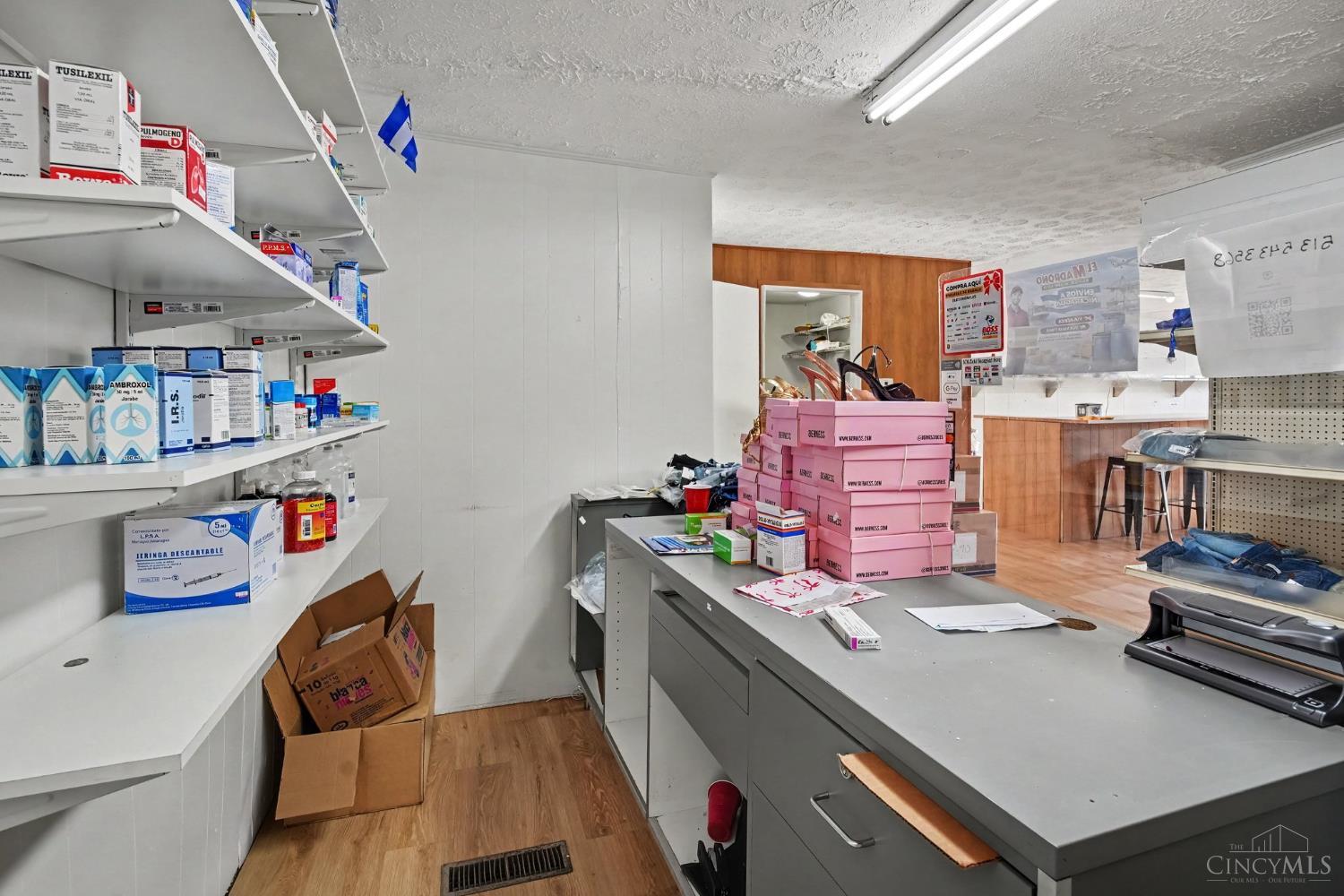 8611 Reading Road Property Photo 15