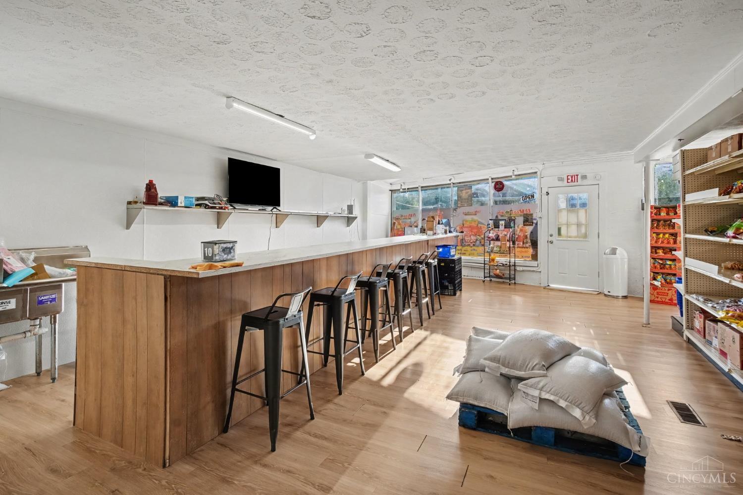 8611 Reading Road Property Photo 16