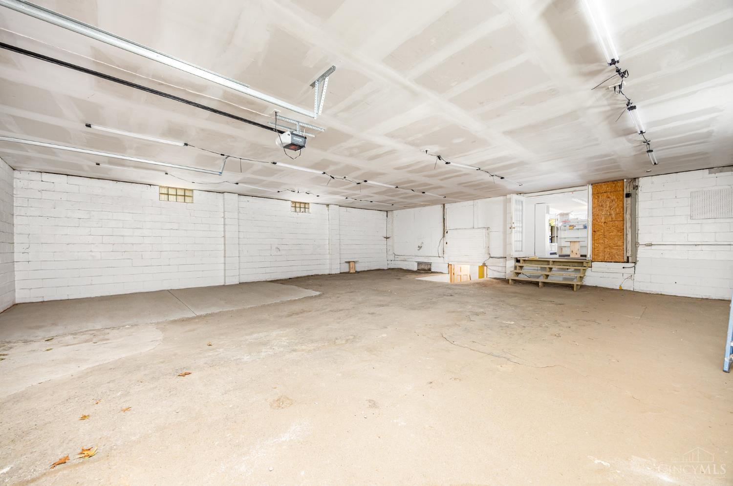 8611 Reading Road Property Photo 28