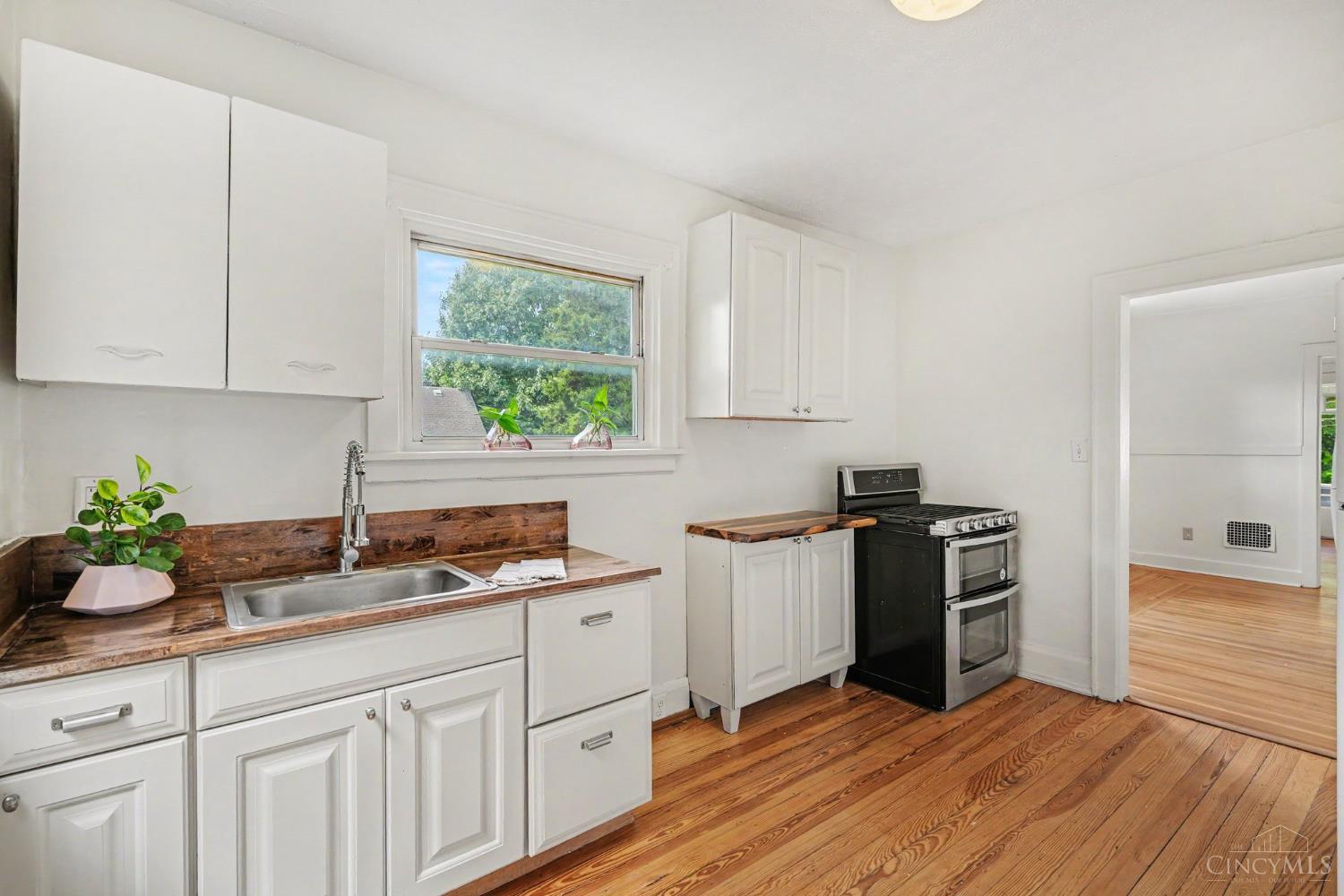 527 Flatt Terrace Property Photo 15