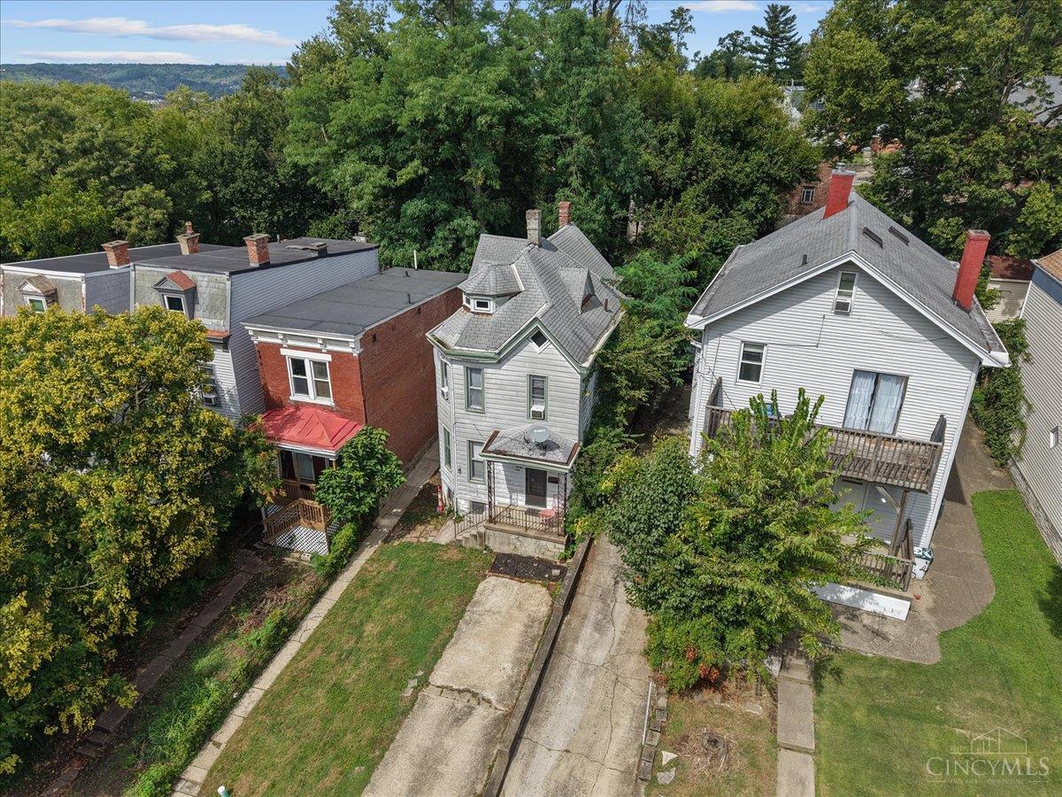 620 Riddle Road Property Photo 4