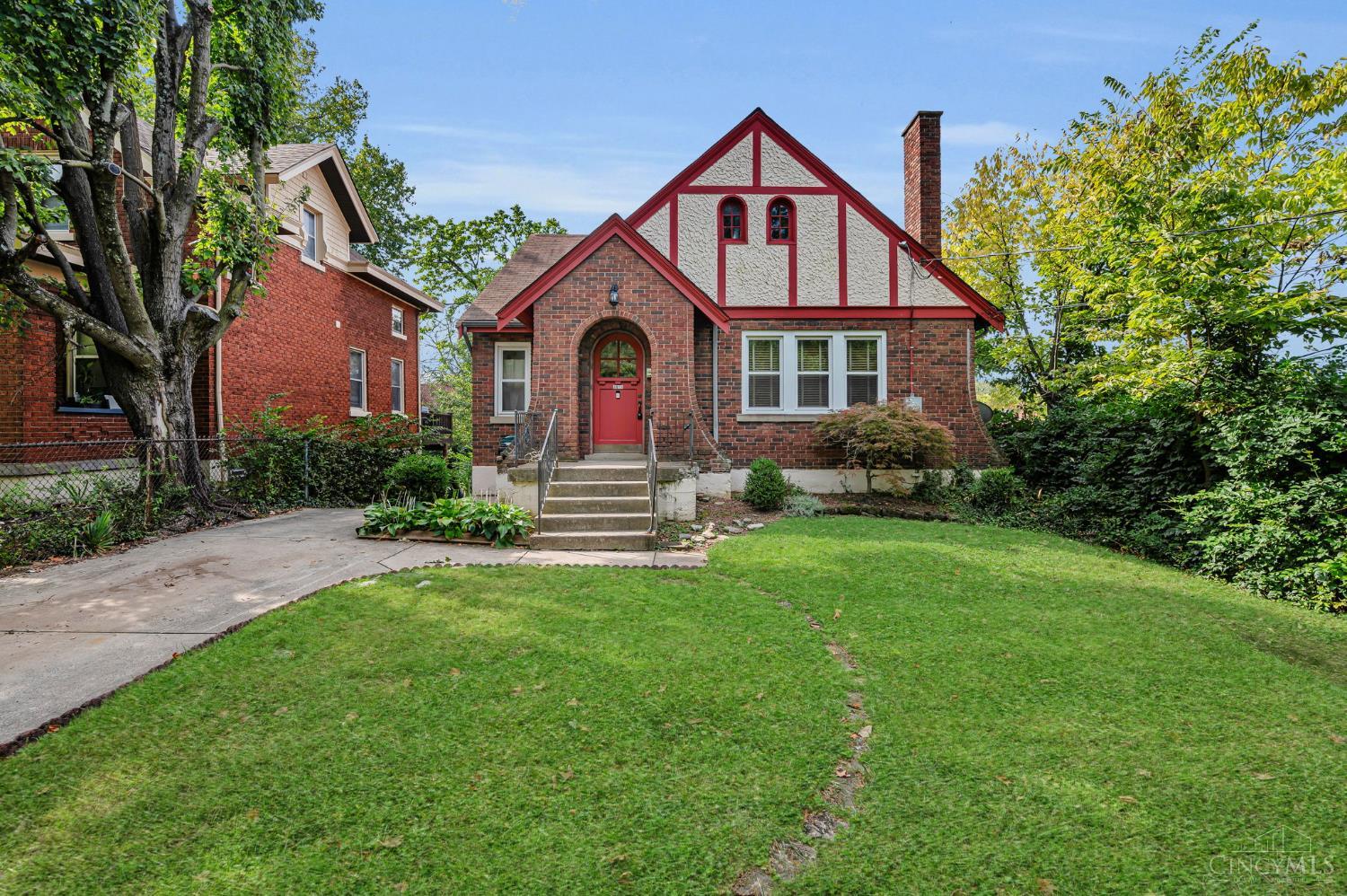 3011 Montclair Avenue Property Photo 1