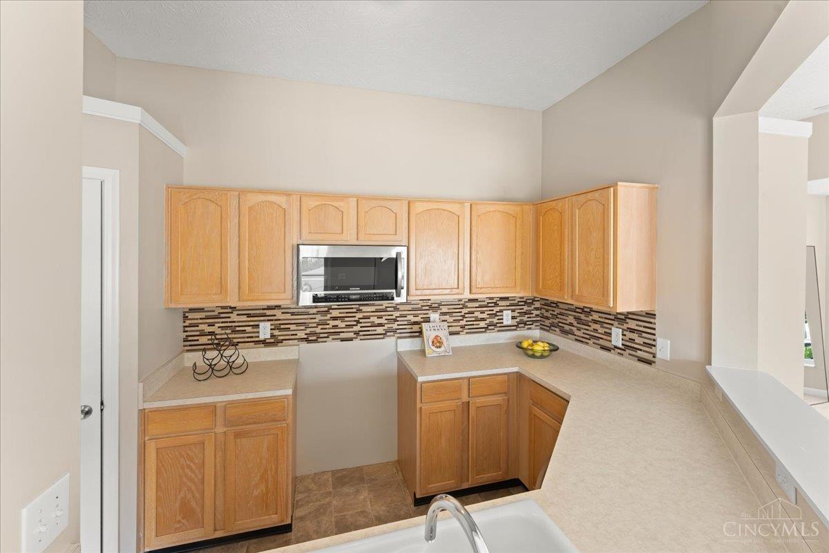 2124 Commons Circle Drive Property Photo 13