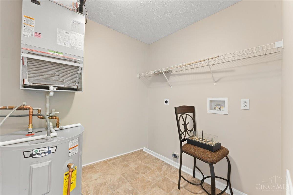 2124 Commons Circle Drive Property Photo 26