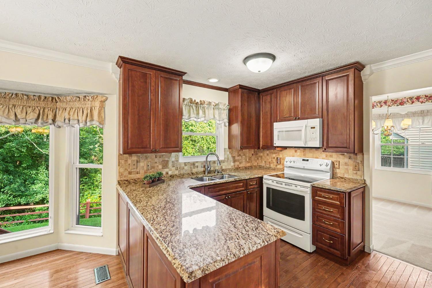 6421 Copperleaf Lane Property Photo 8