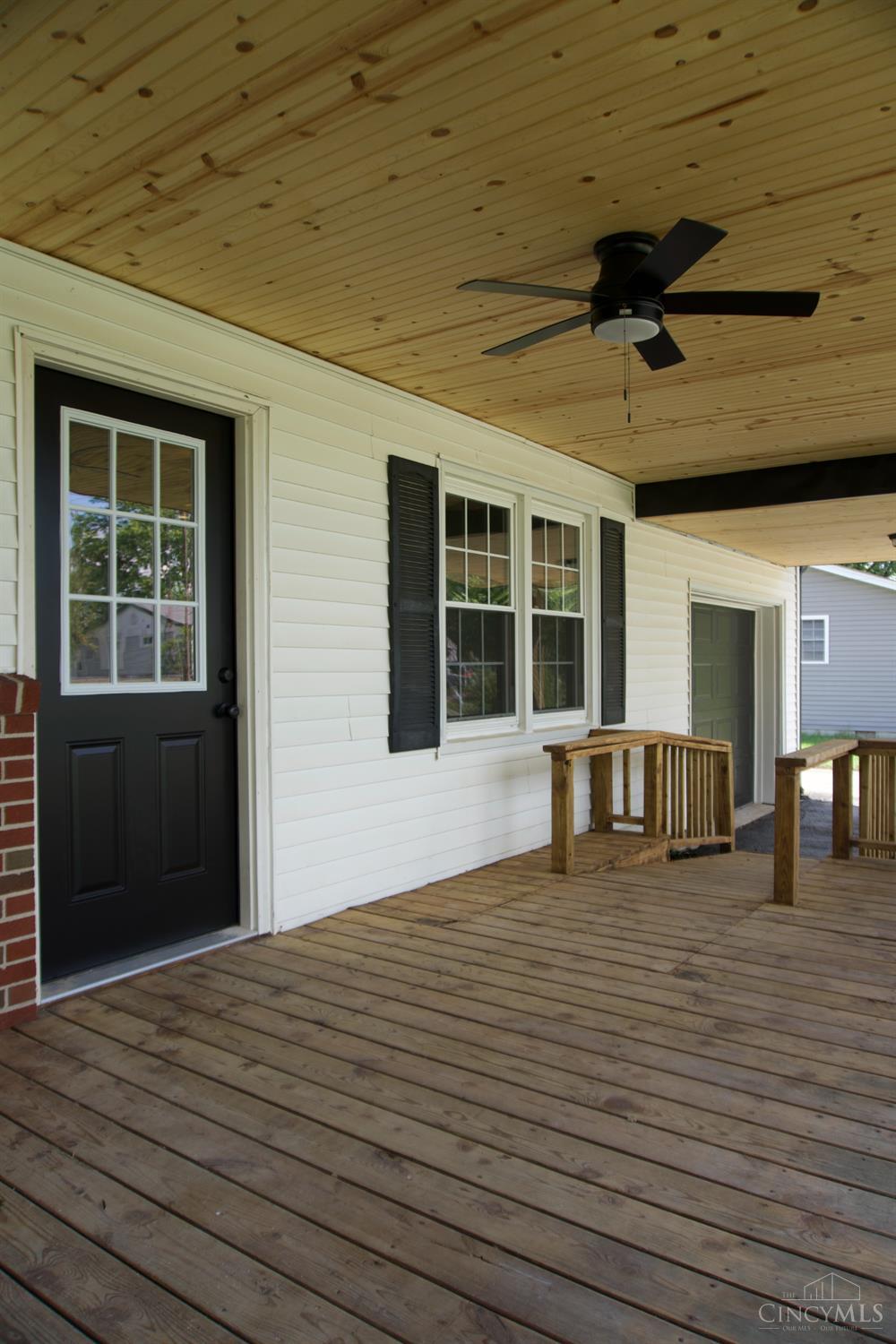 60 Maple Street Property Photo 4