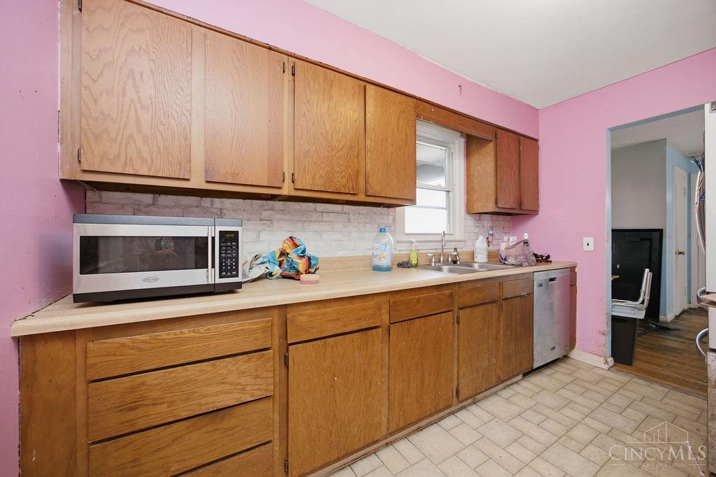 588 Valleyview Drive Property Photo 8