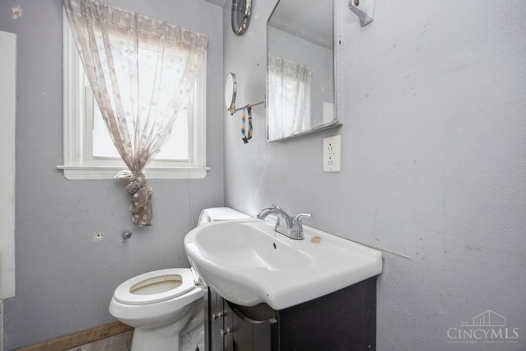588 Valleyview Drive Property Photo 11