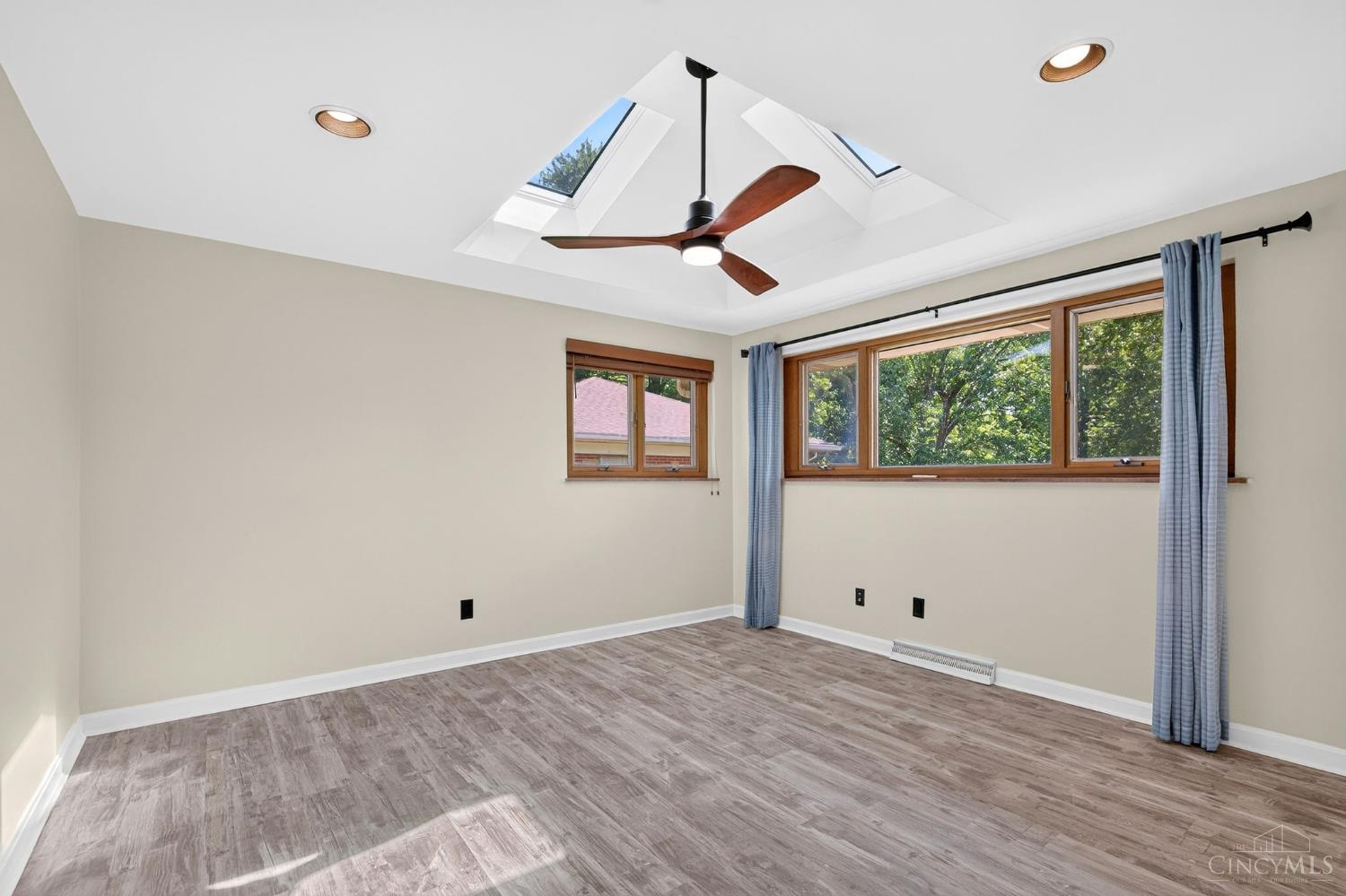 7877 State Road Property Photo 23