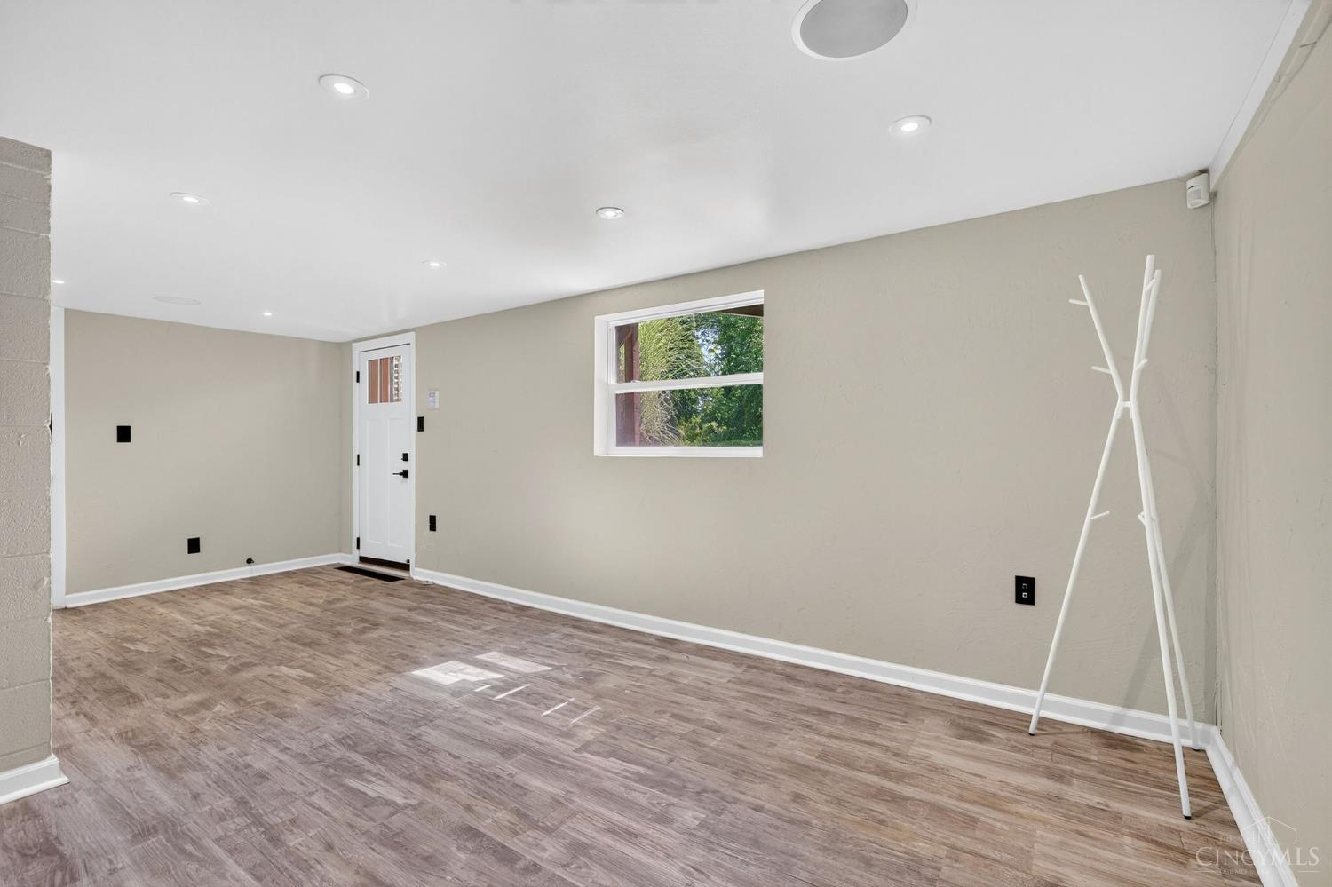 7877 State Road Property Photo 33
