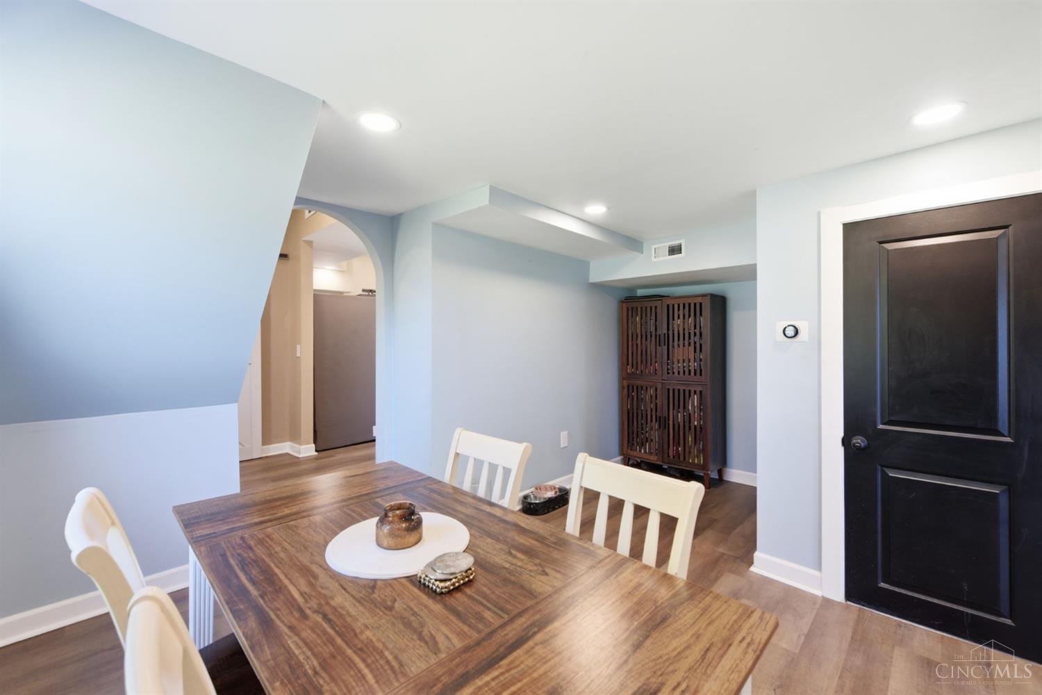 366 Wayne Avenue Property Photo 9