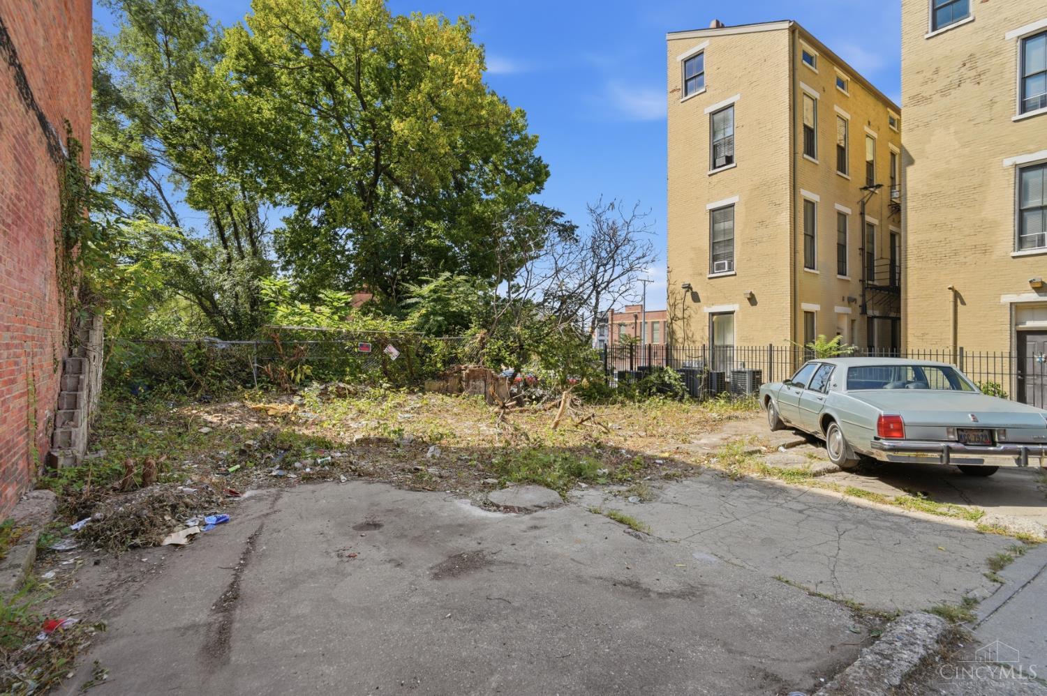 1637 Hughes Street Property Photo 9