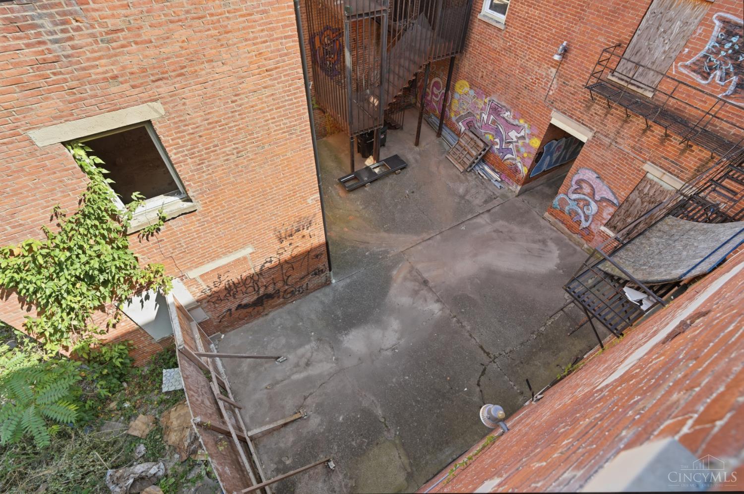 1637 Hughes Street Property Photo 12