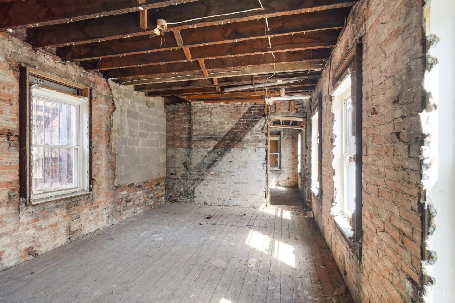 1637 Hughes Street Property Photo 16