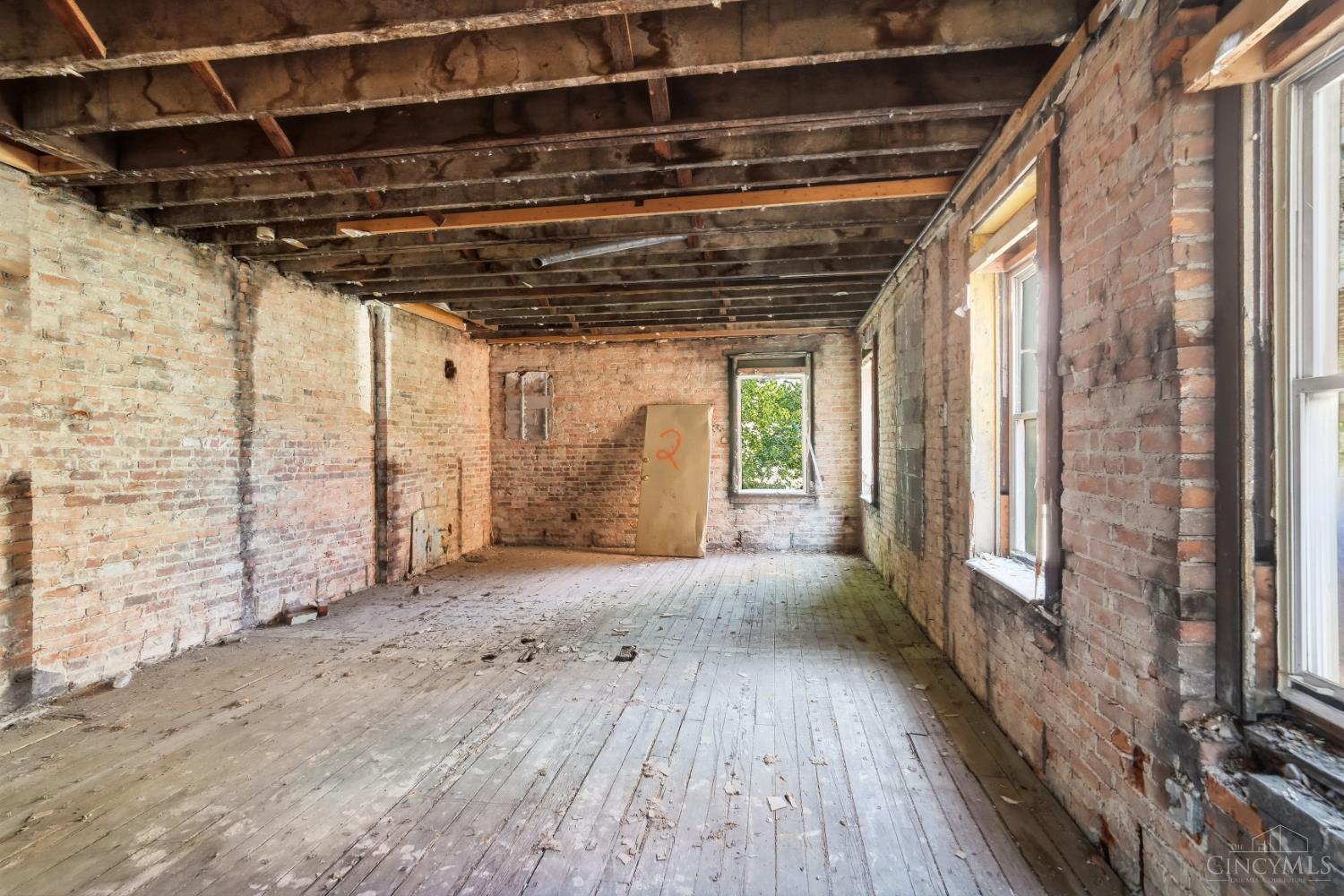 1637 Hughes Street Property Photo 18