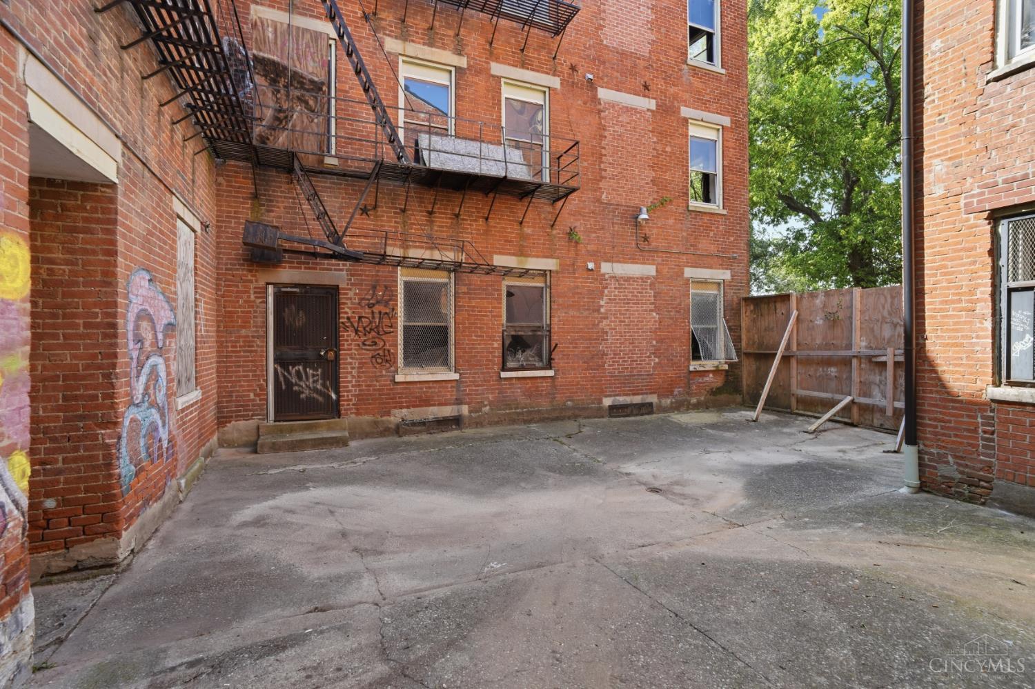 1637 Hughes Street Property Photo 22