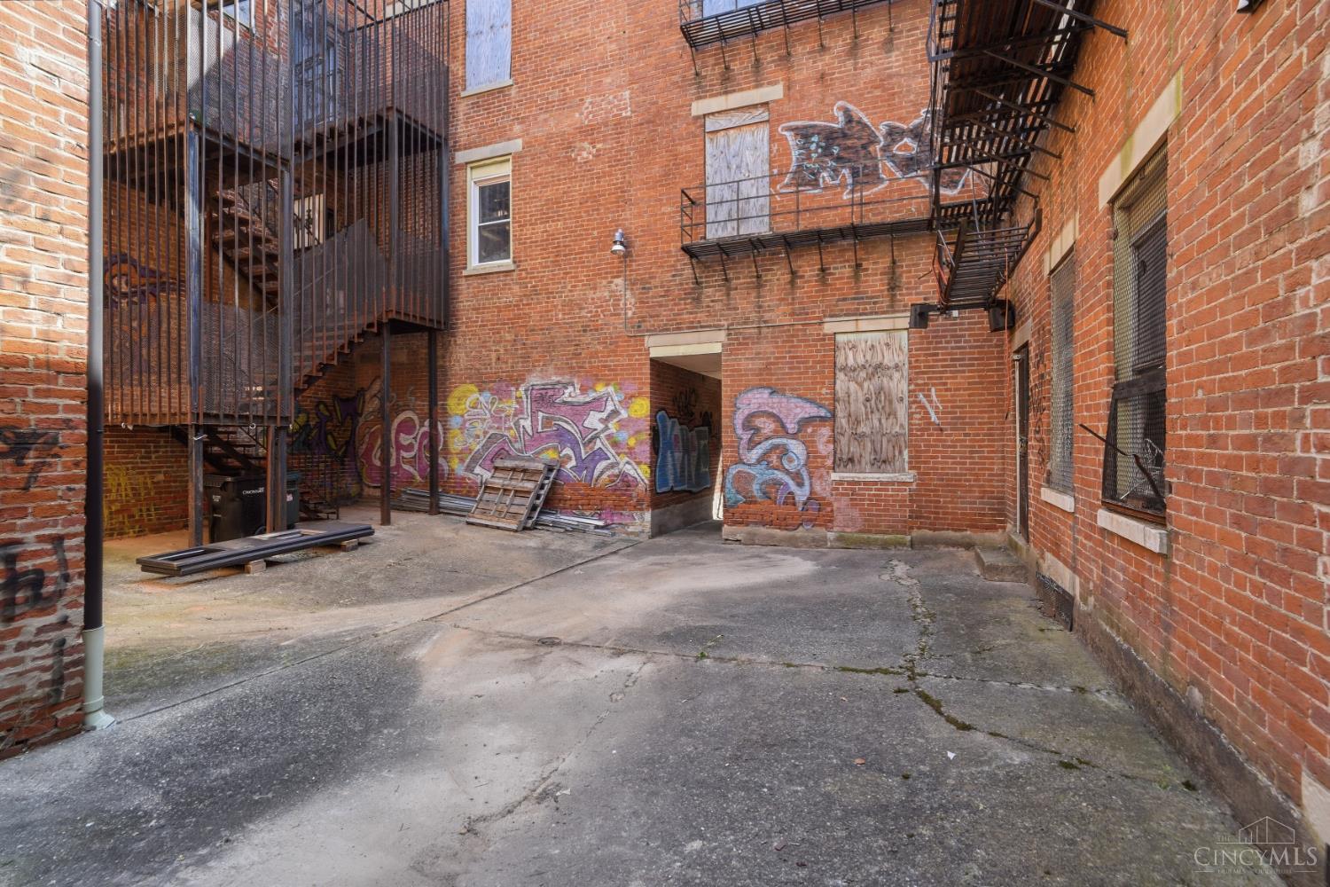 1637 Hughes Street Property Photo 24