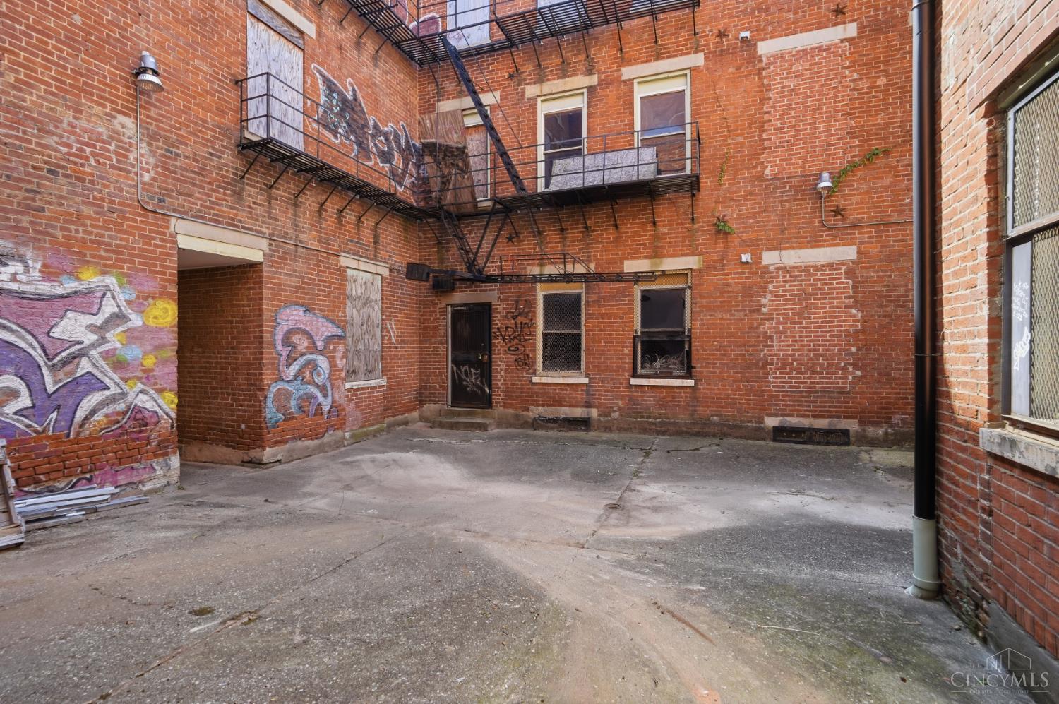 1637 Hughes Street Property Photo 25