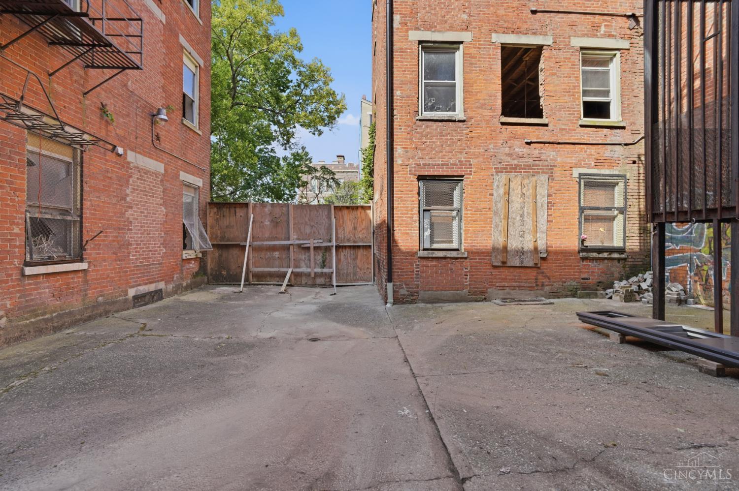 1637 Hughes Street Property Photo 26