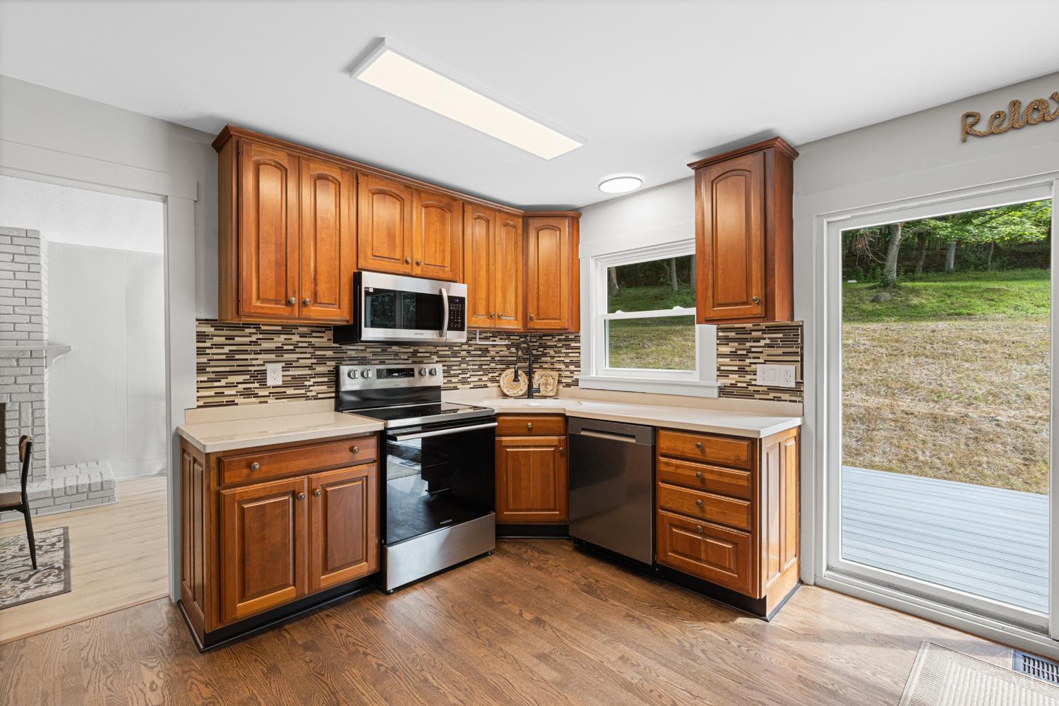 892 Happy Lane Property Photo 10