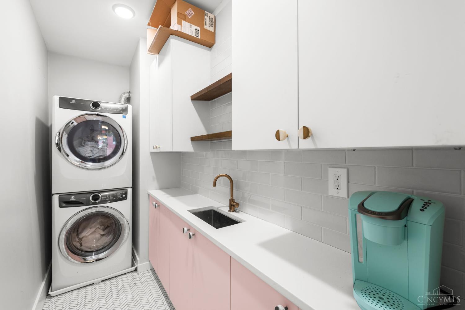 E 16 Thirteenth Street Property Photo 11