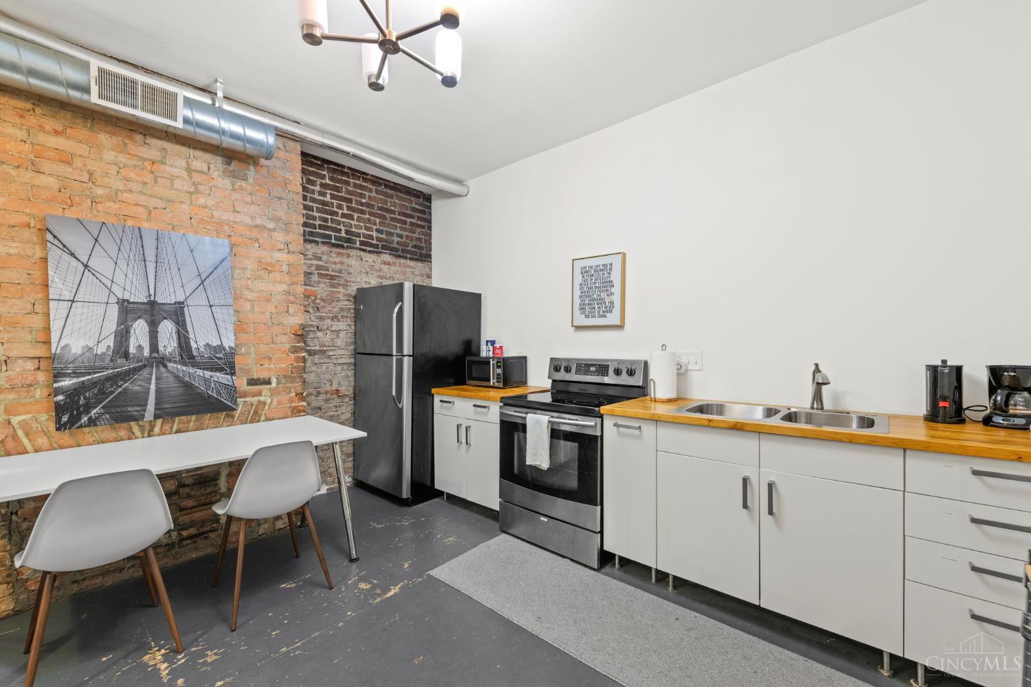 E 16 Thirteenth Street Property Photo 51
