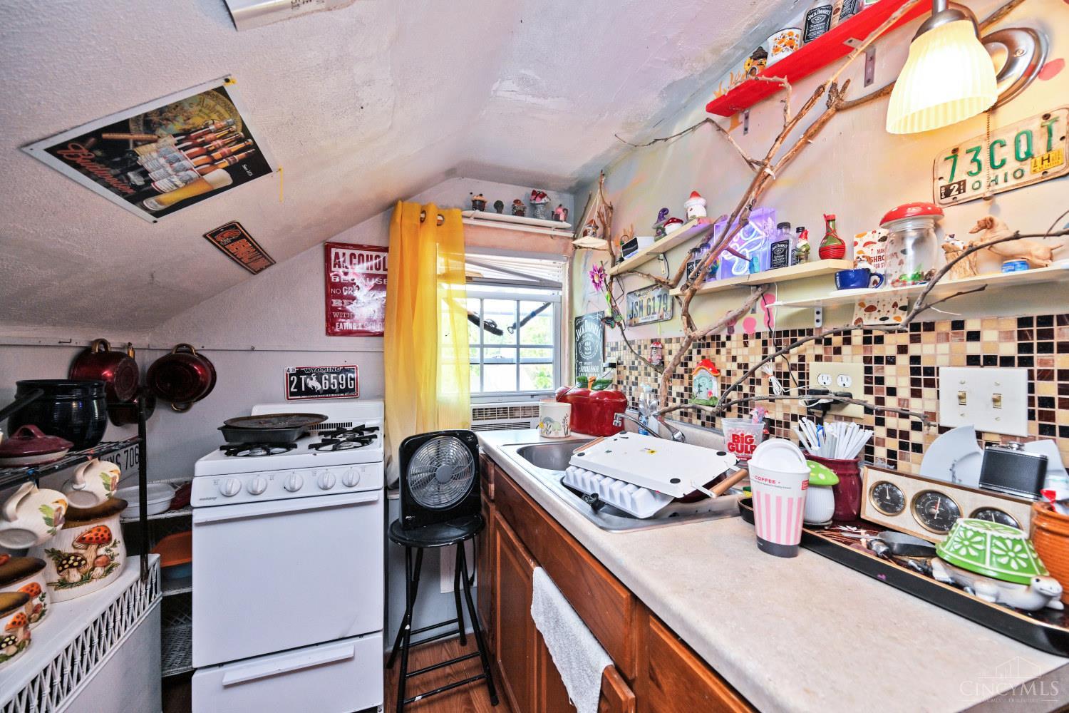 333 Stanley Avenue Property Photo 32