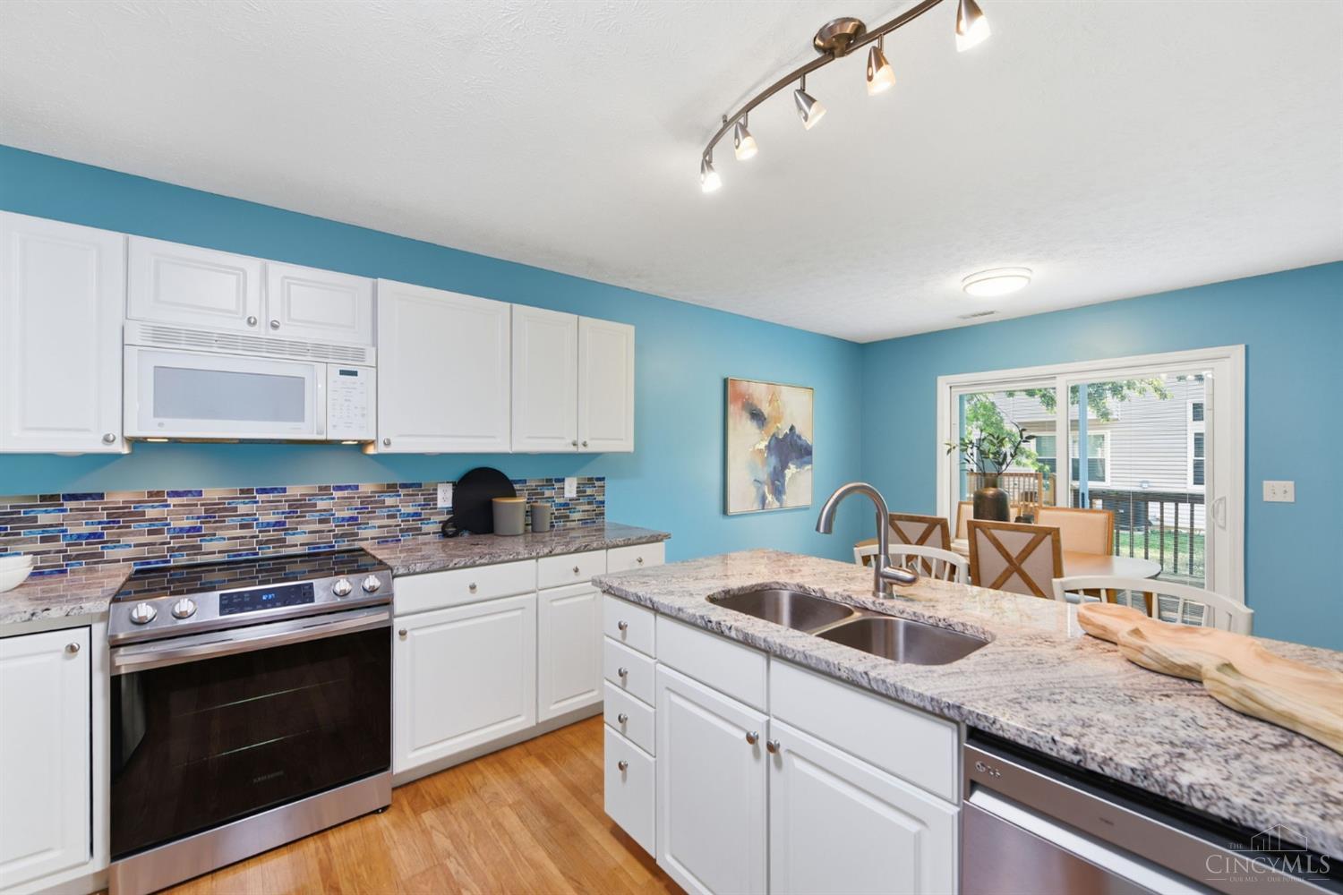 6433 Eagleview Drive Property Photo 8
