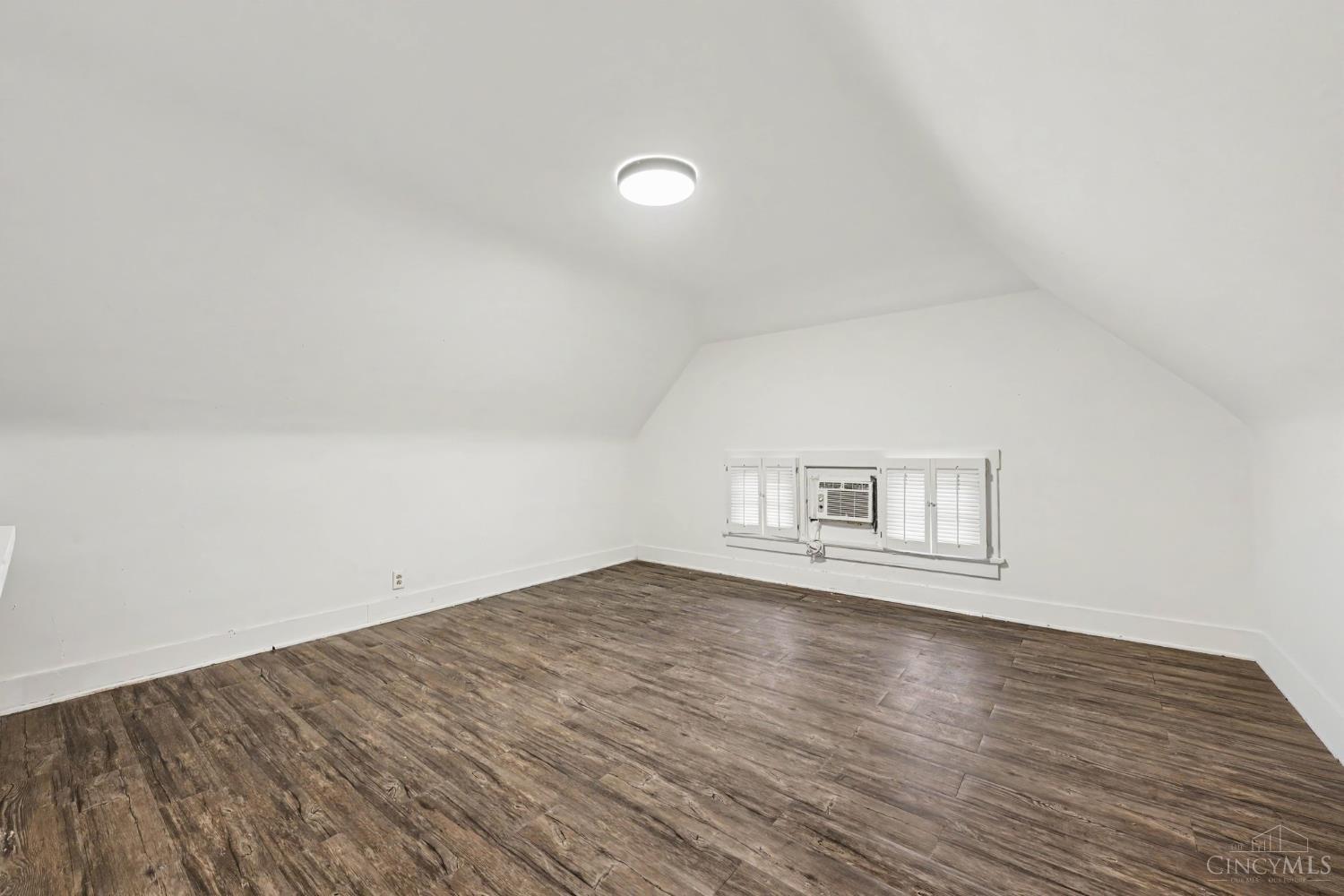 916 Gray Avenue Property Photo 27