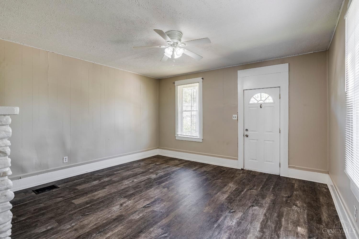 3715 Drake Avenue Property Photo 7