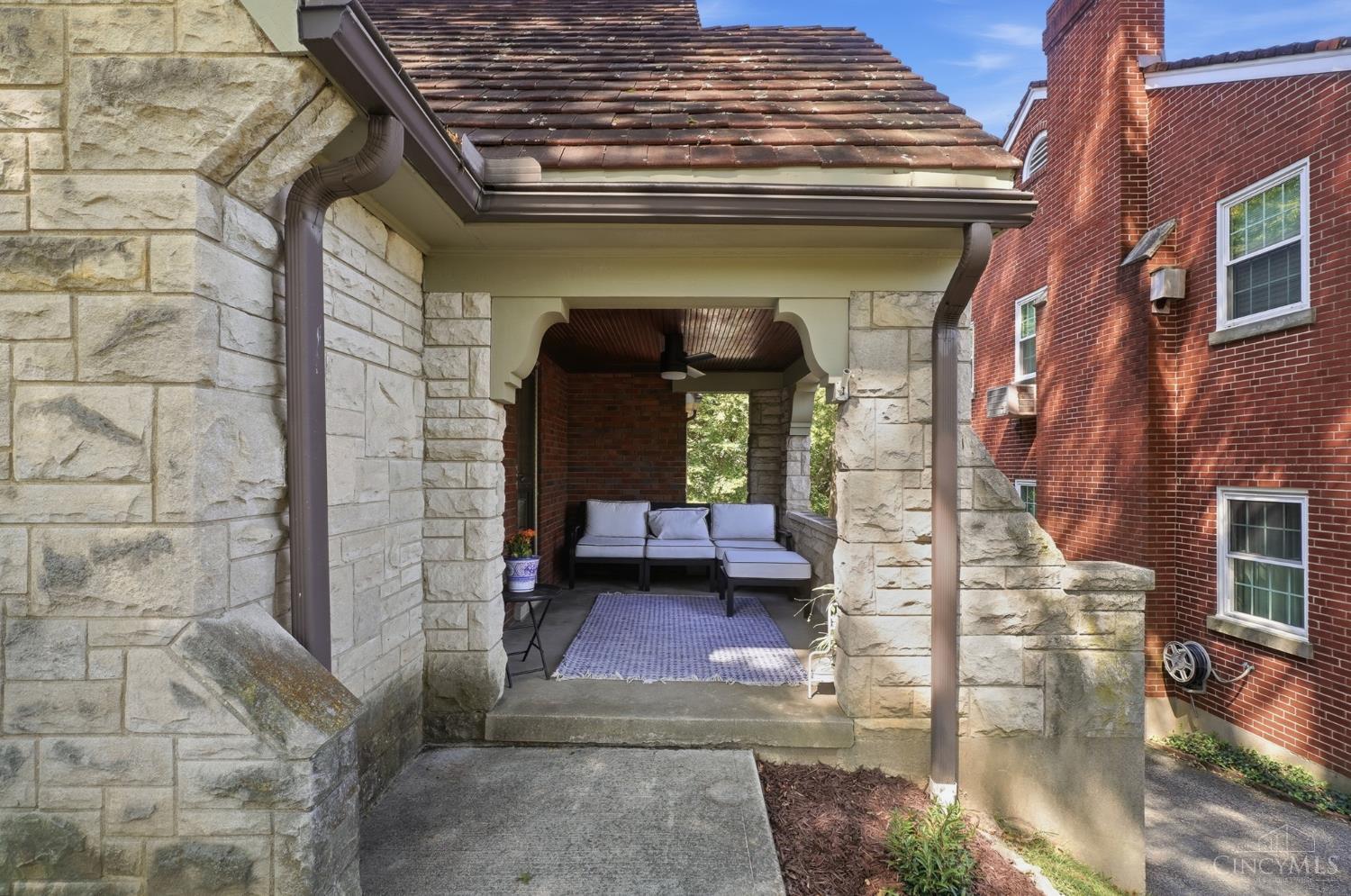 2898 Temple Avenue Property Photo 5