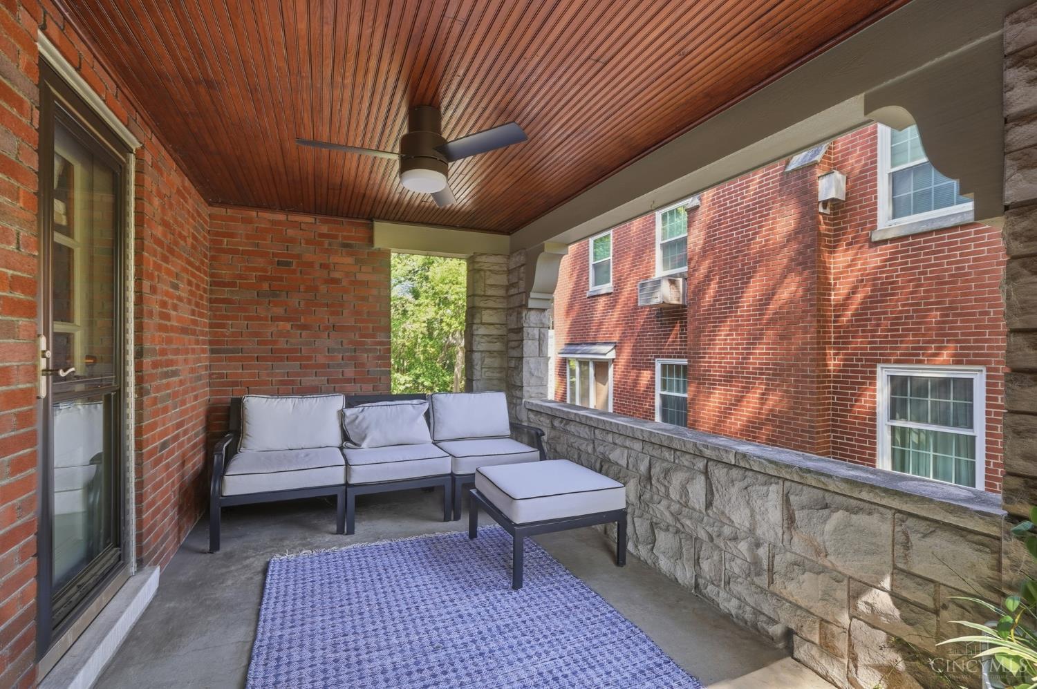 2898 Temple Avenue Property Photo 6