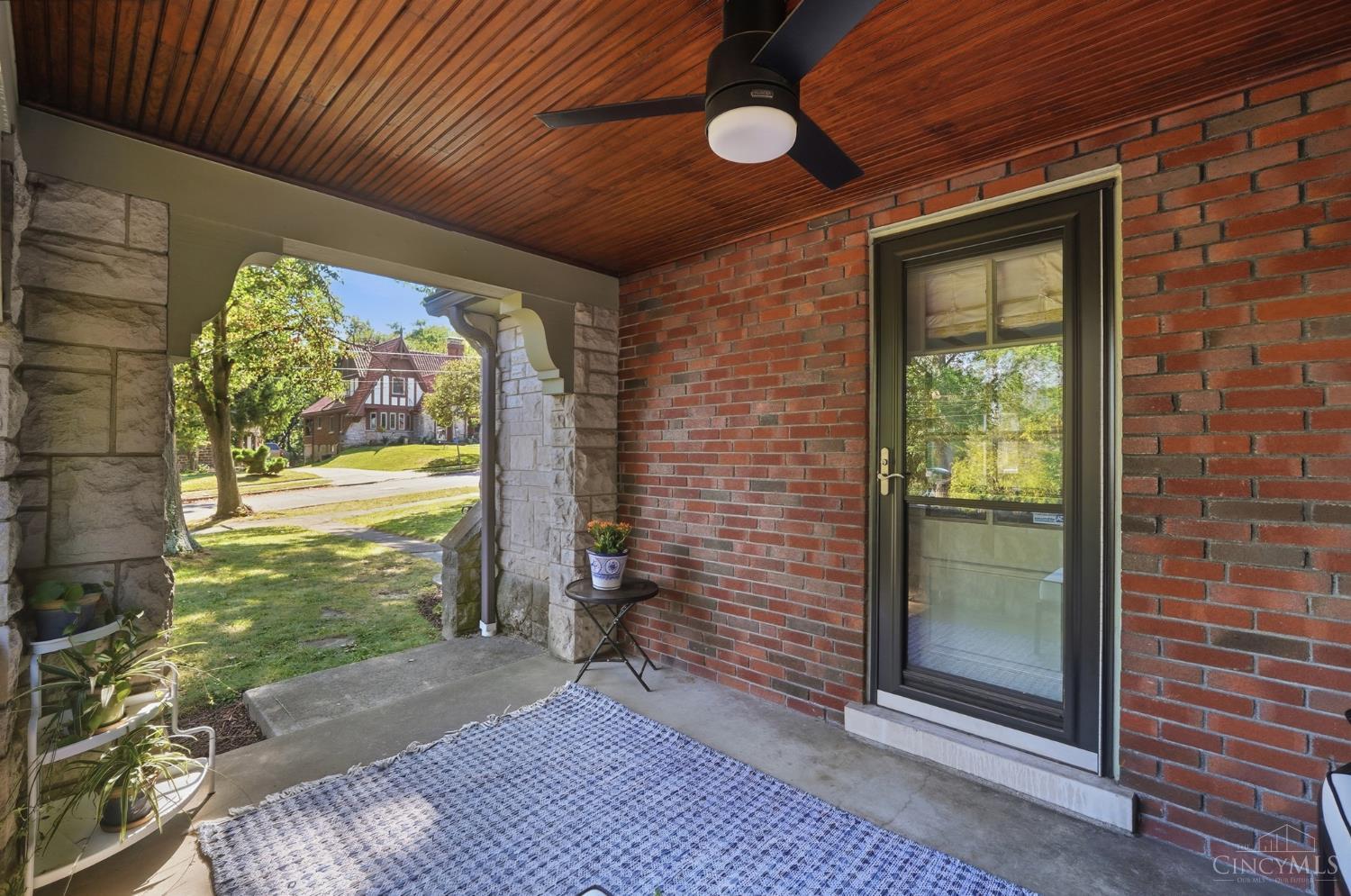 2898 Temple Avenue Property Photo 7