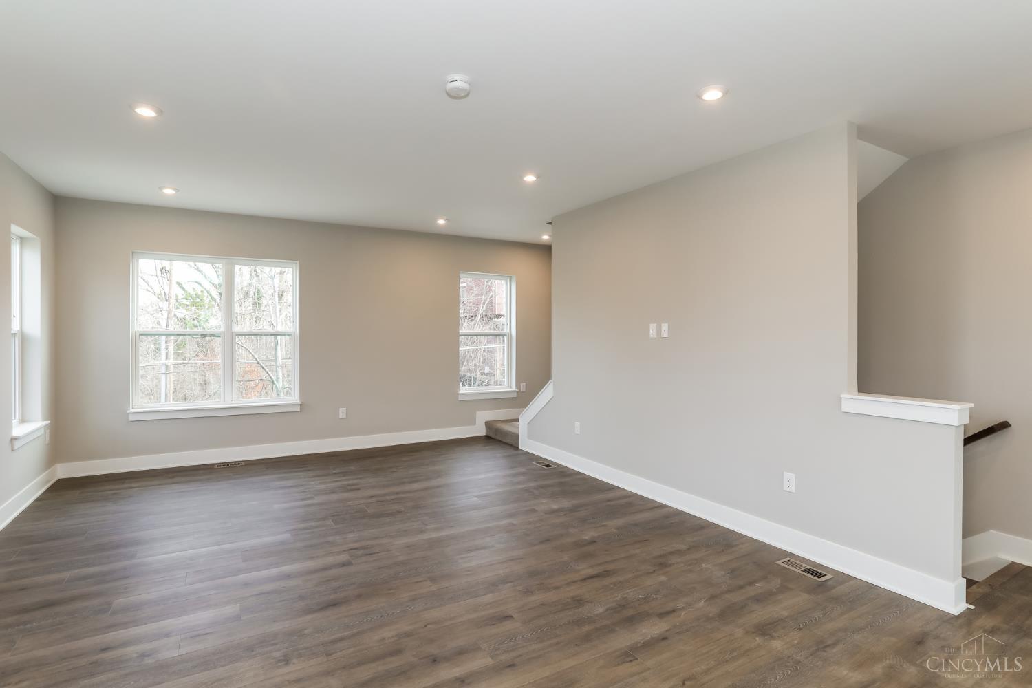 2611 May Street Property Photo 2