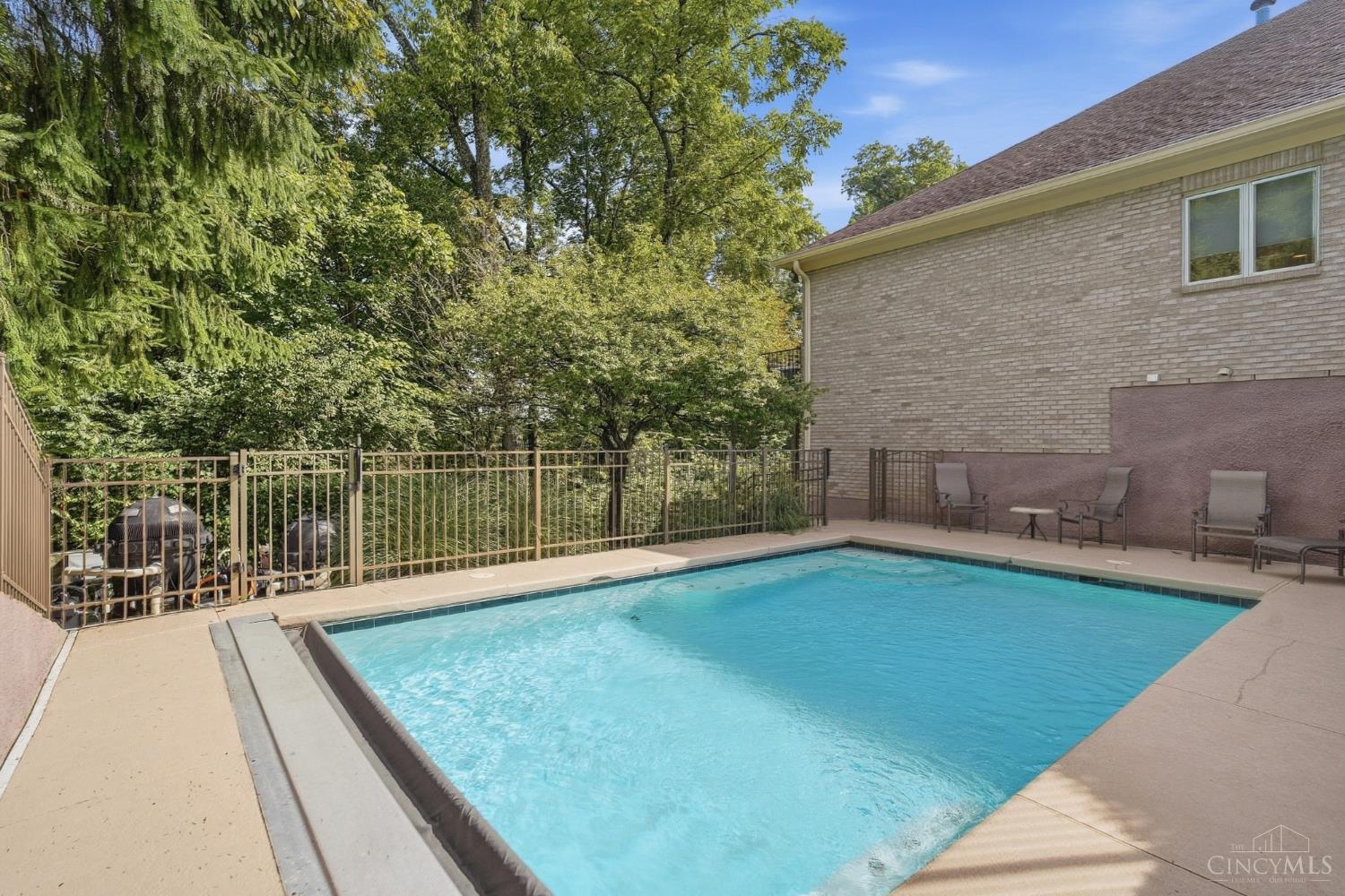 970 River Forest Drive Property Photo 2