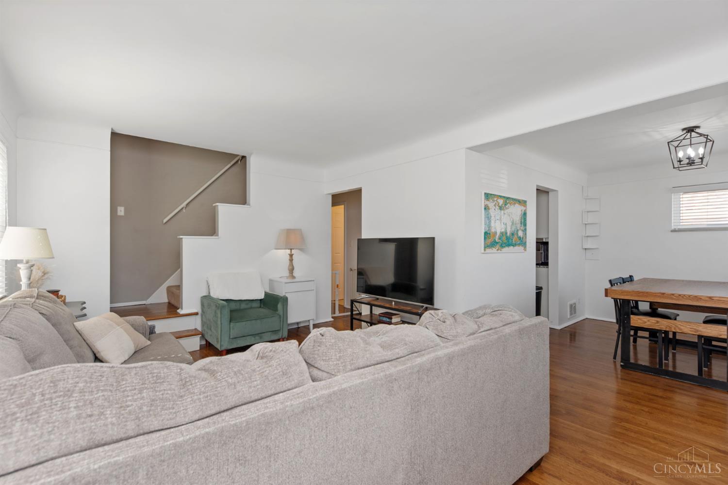 5287 Highview Drive Property Photo 7