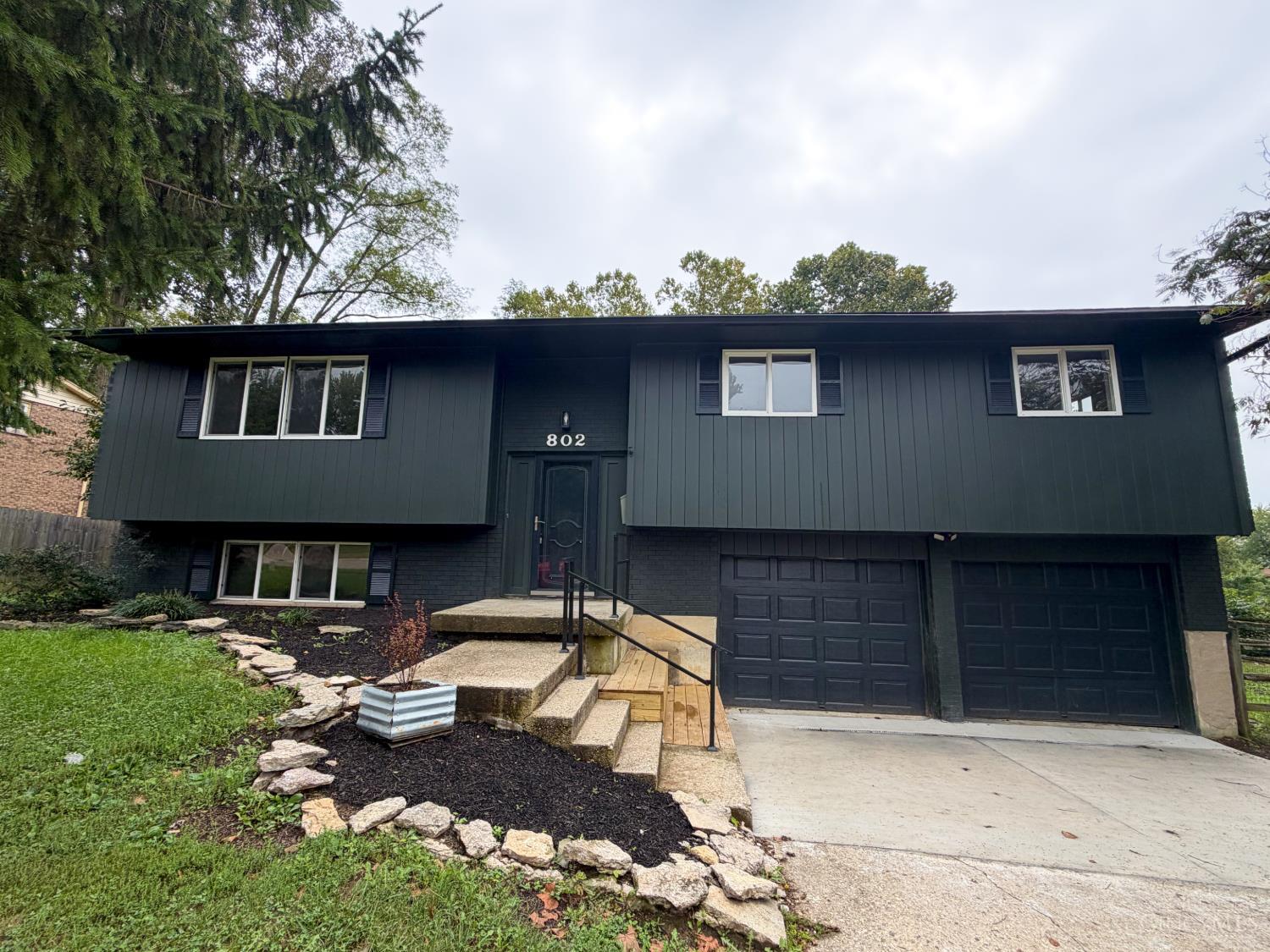 802 Victoria Drive Property Photo 1