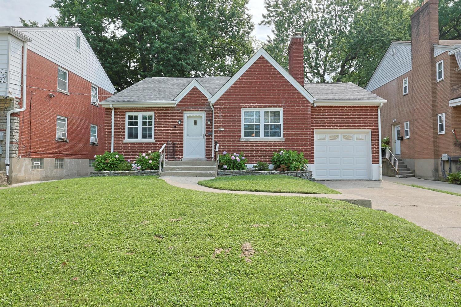 1132 Betty Lane Property Photo 1