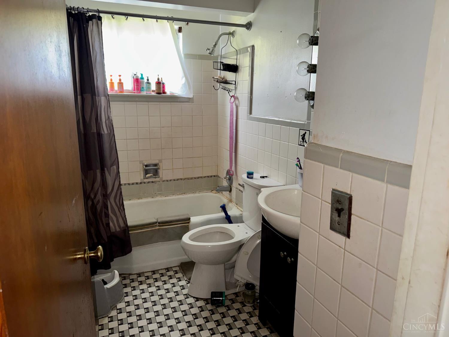 8754 Monsanto Drive Property Photo 7