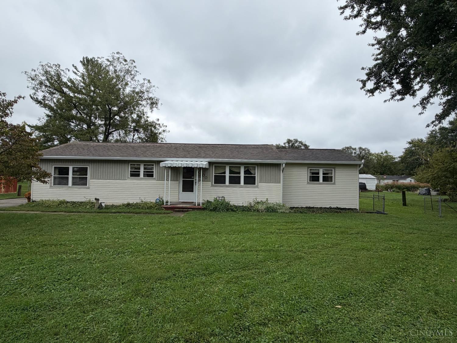 300 Maple Avenue Property Photo 1