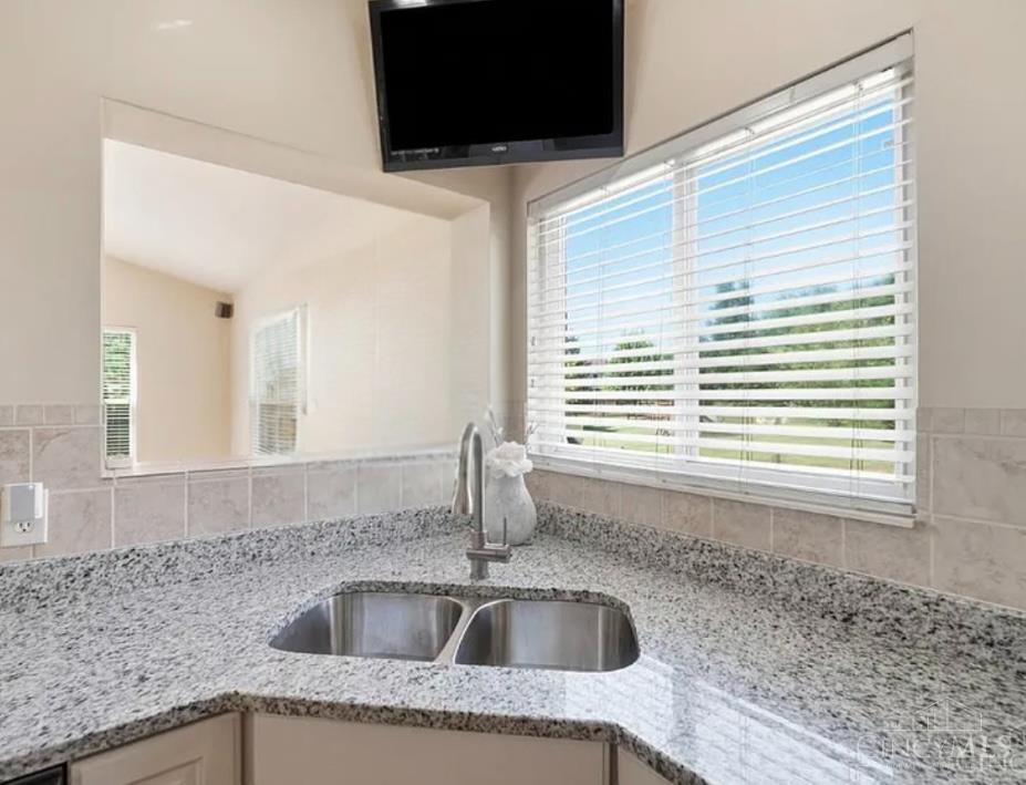 6269 Hedgerow Drive Property Photo 18