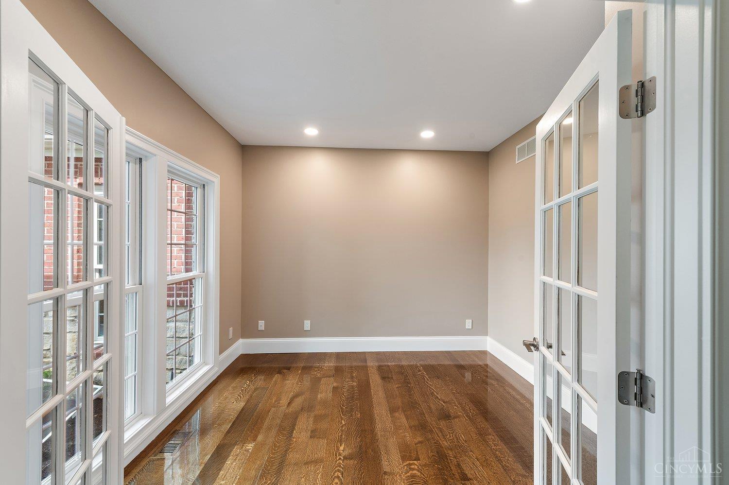 5552 Schlade Court Property Photo 13