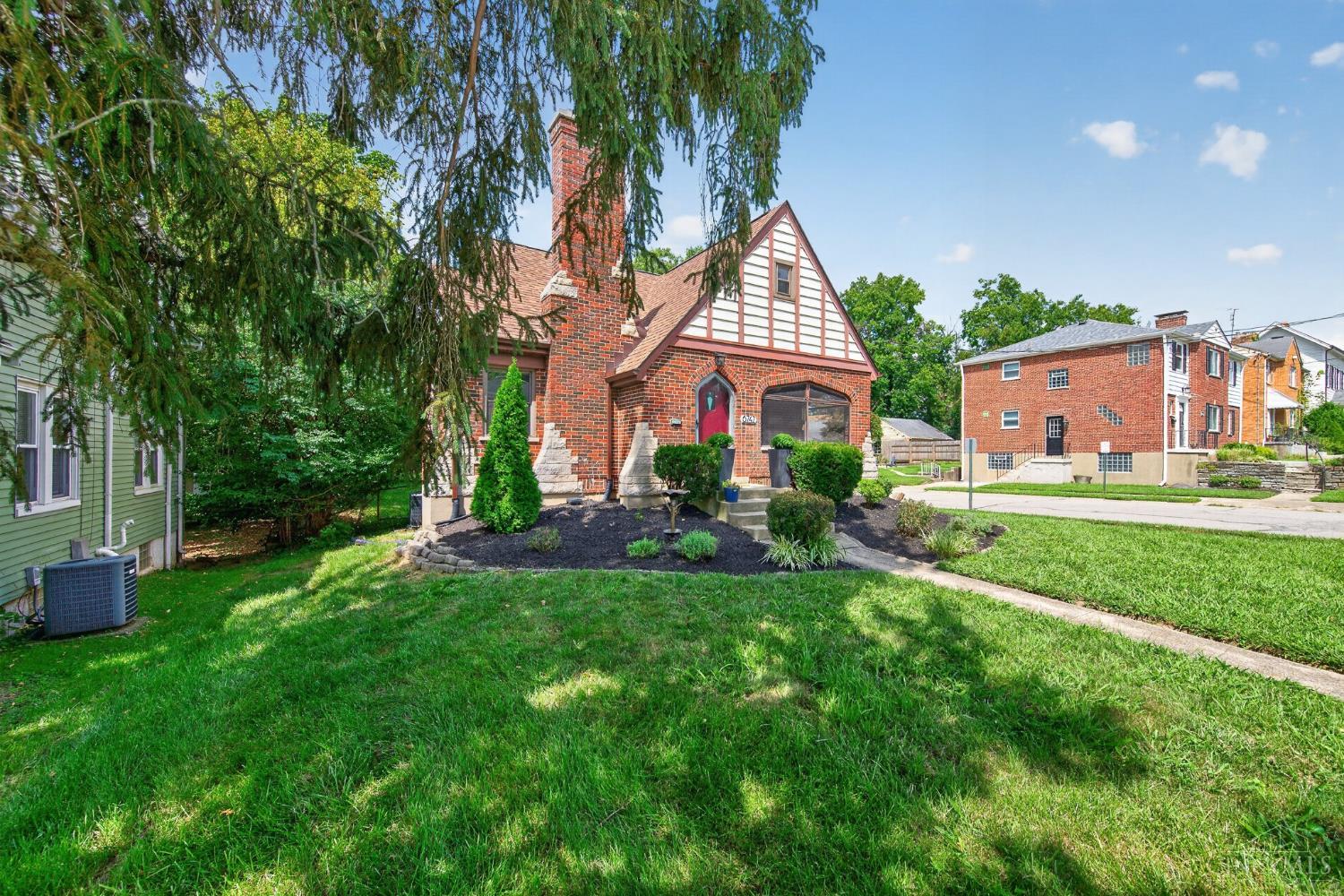 6747 Plainfield Road Property Photo 3