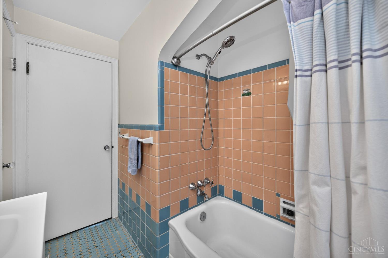 6747 Plainfield Road Property Photo 28