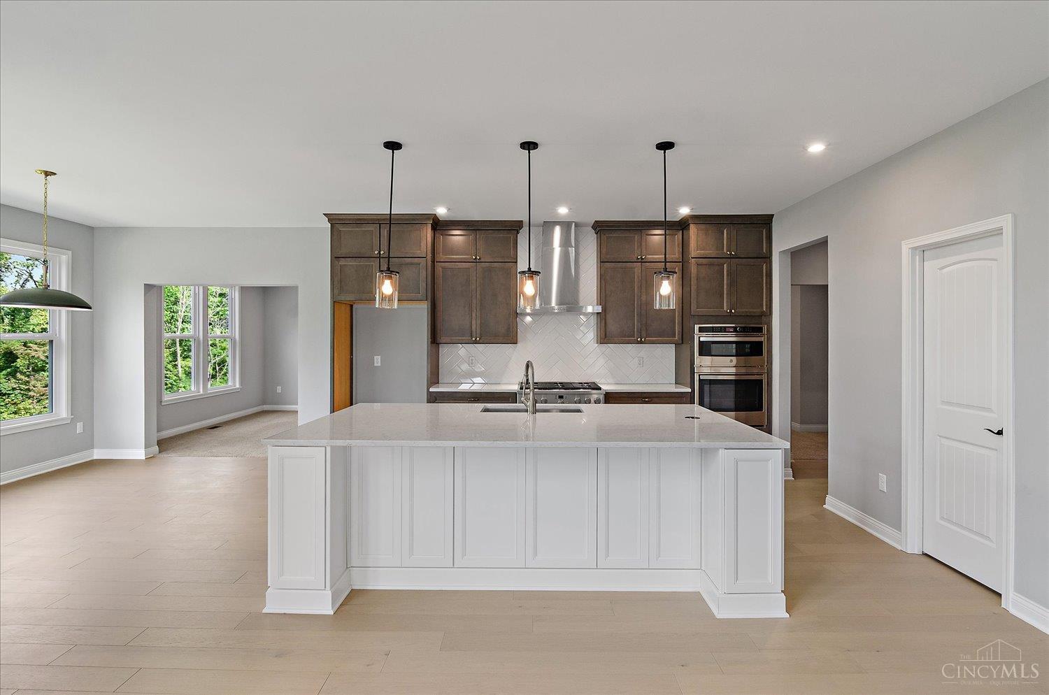 1893887 Property Photo 2