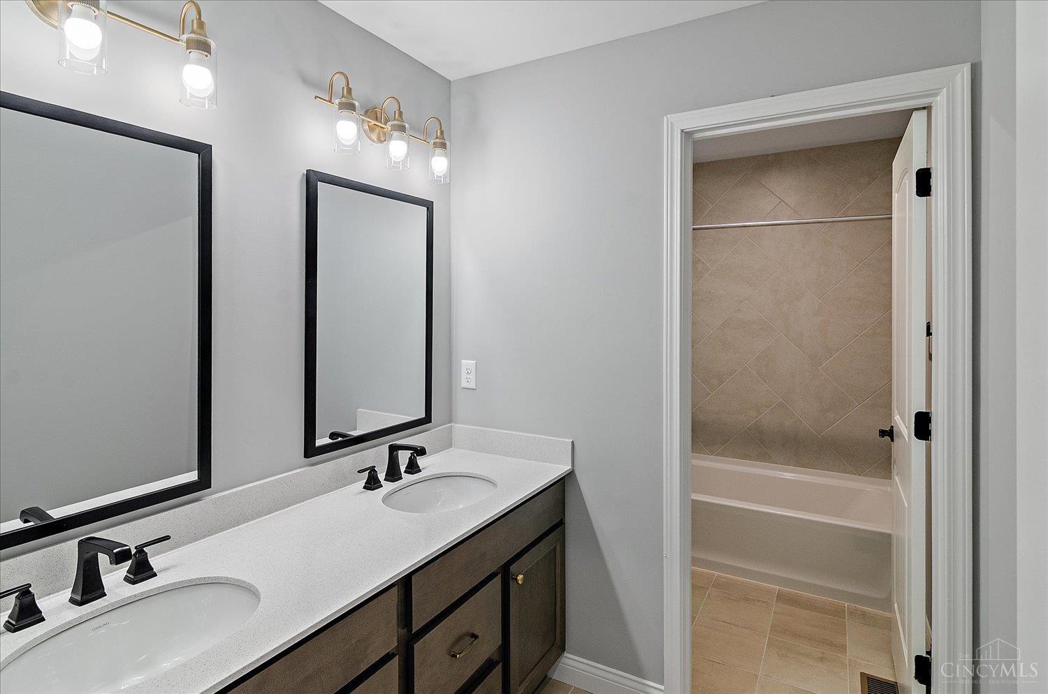1893887 Property Photo 25